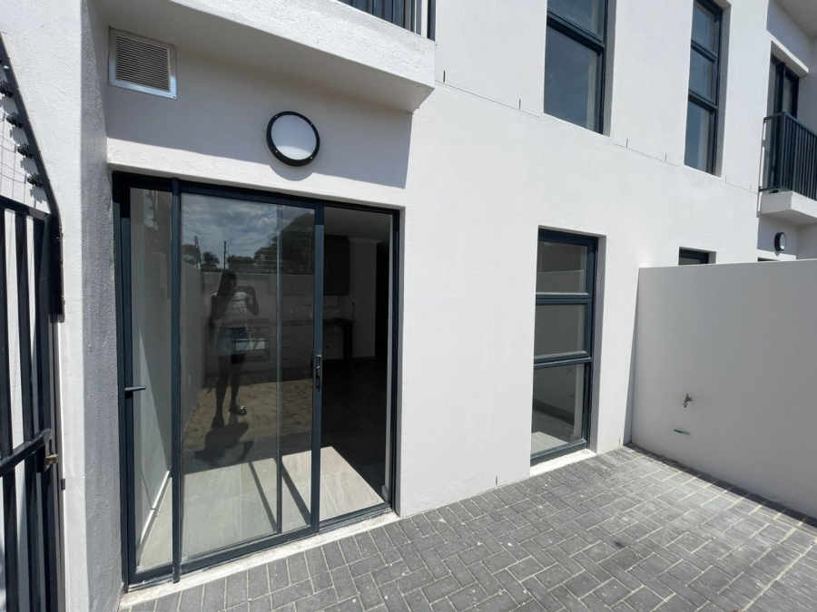 1 Bedroom Property for Sale in Table View Western Cape